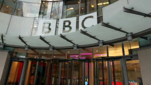 BBC总裁霍尔：要火烧官僚主义