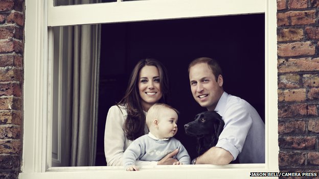 英国王室发表剑桥公爵家庭正式照片