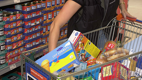 Are British consumers getting a bargain? 在英国超市购物真能捡到便宜吗？