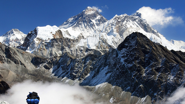 Nepal considers Everest restrictions 尼泊尔考虑对登山者年龄设限