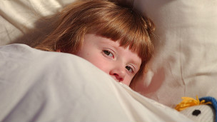 睡眠不定时影响儿童学习能力