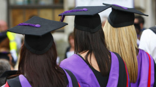 学费差异促使英国学生出国读硕士