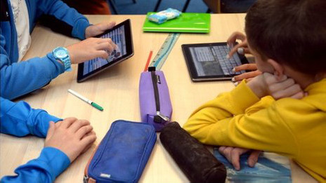 调查：家长忽略孩子手机和平板电脑风险
