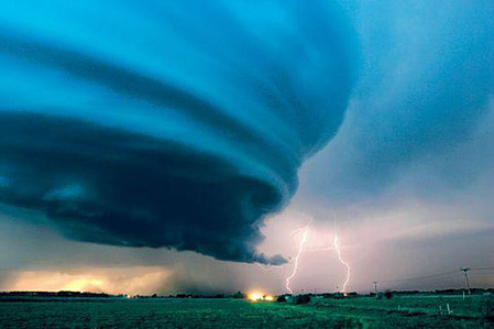 十大恐怖的龙卷风吓人图片