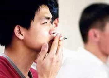 我国青少年吸烟率上升 1500万名青少年是烟民