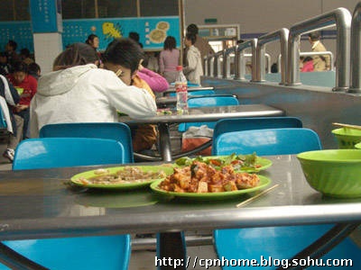 中国大学食堂与美国大学食堂大比拼