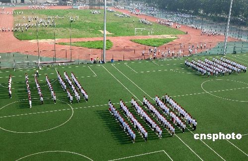 北京十万学生开始国庆游行庆典训练
