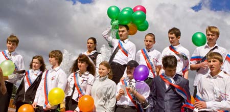 俄罗斯中学生毕业礼组图