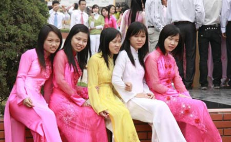 越南女生毕业照