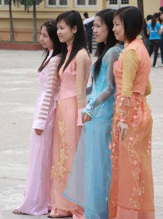 越南女生毕业照