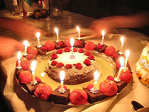 生日蛋糕上为什么要点蜡烛