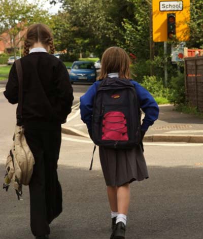 英中学禁止女生穿裙子 防止被“性化”