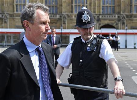 英国副议长涉嫌性侵7名男子辞职