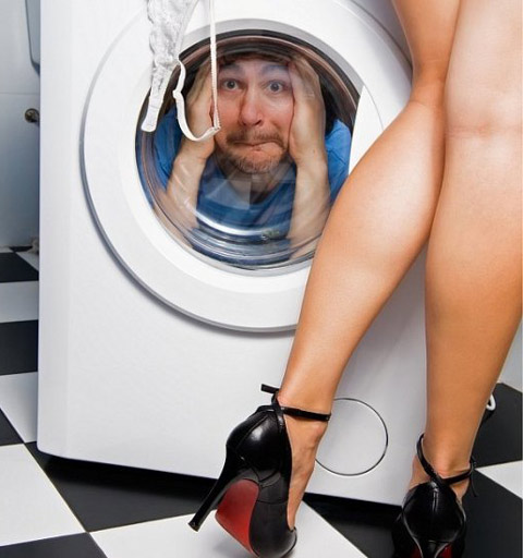 澳大利亚男子裸身藏入洗衣机被困