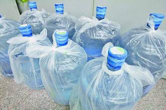 400余名学生疑喝“桶装水”中毒