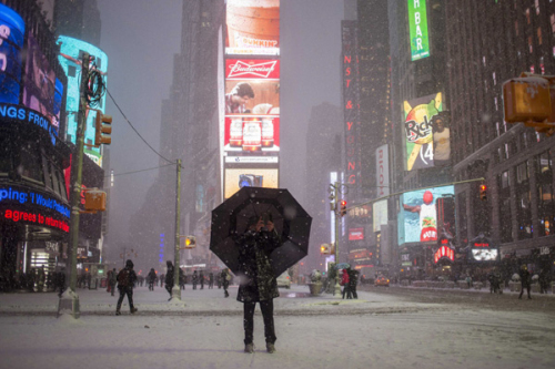 美国纽约遭遇史上最强暴风雪