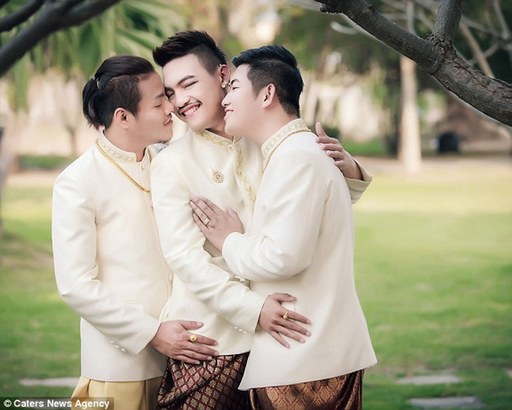 全球首例男同性恋三人婚礼