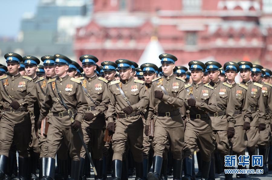 俄罗斯举行最大规模红场阅兵