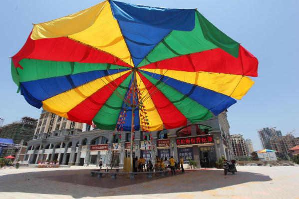 Massive umbrella sets world record