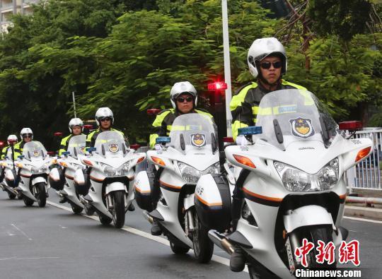 三亚成立国内首支“旅游警察队伍”