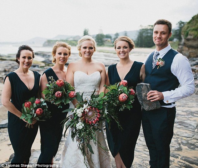澳洲新人结婚流行“男伴娘”混搭“女伴郎”