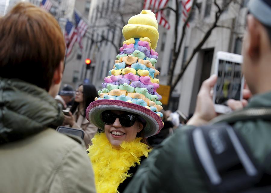 纽约举行复活节游行 缤纷帽饰吸睛（高清组图）
