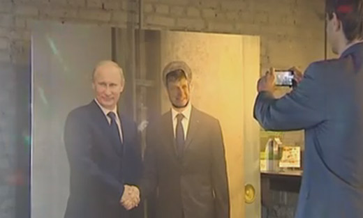俄罗斯“普京咖啡馆”把奥巴马头像印在厕纸上
