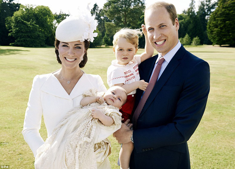 夏洛特小公主一周岁啦！王室发布最新照片（组图）