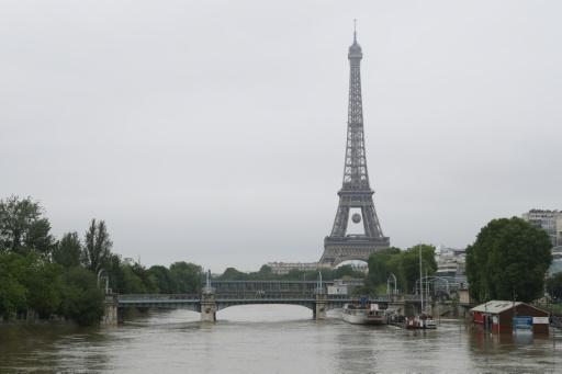 南方“强降雨” 巴黎闹“水灾”