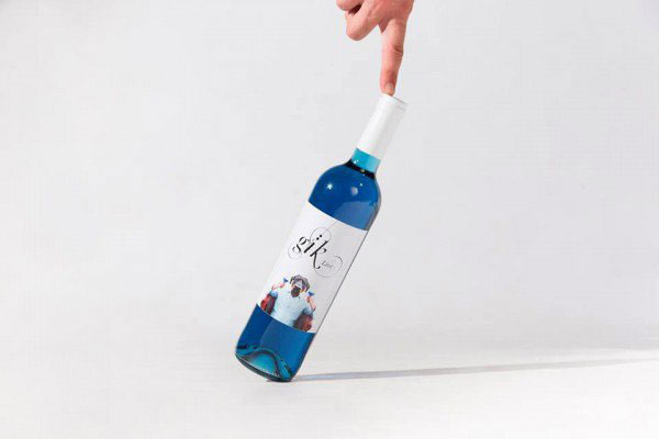 快来围观：世界上第一款蓝色葡萄酒（组图）