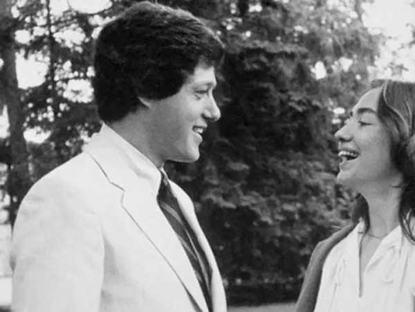 克林顿为妻站台，自曝与希拉里的恋爱史