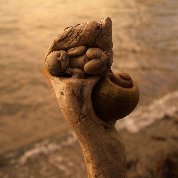 鬼斧神工：在漂流木上雕刻出海的故事（组图）