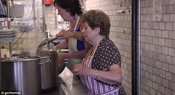 真正的“外婆家”：餐厅聘用来自世界各地的奶奶们做厨师