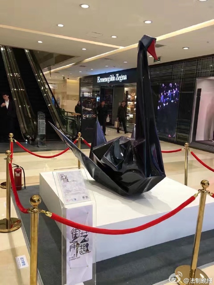 北京金融街购物中心“黑天鹅”搬家