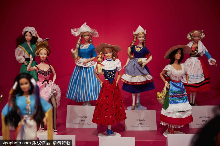 从公主到明星种类俱全 西班牙芭比娃娃展览一圆少女儿时梦（组图）