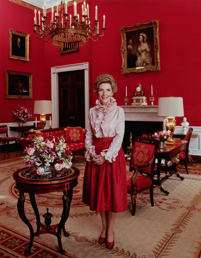 梅兰妮·特朗普白宫肖像照惹争议 谁是最美美国第一夫人？