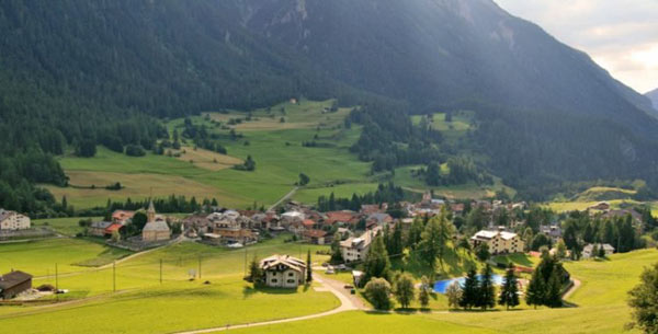 瑞士山村禁止游客拍照 理由竟是风景太美（组图）