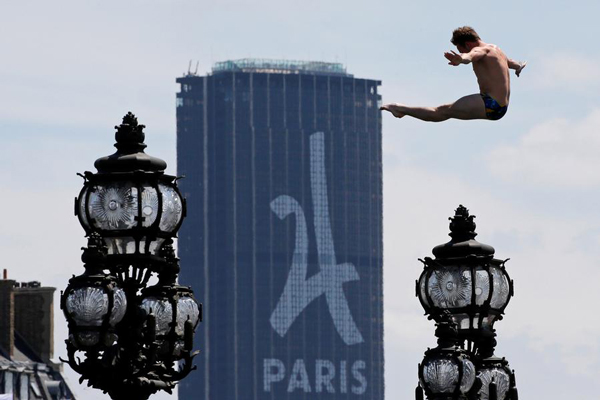 2009巴黎恐怖跳水事件图片
