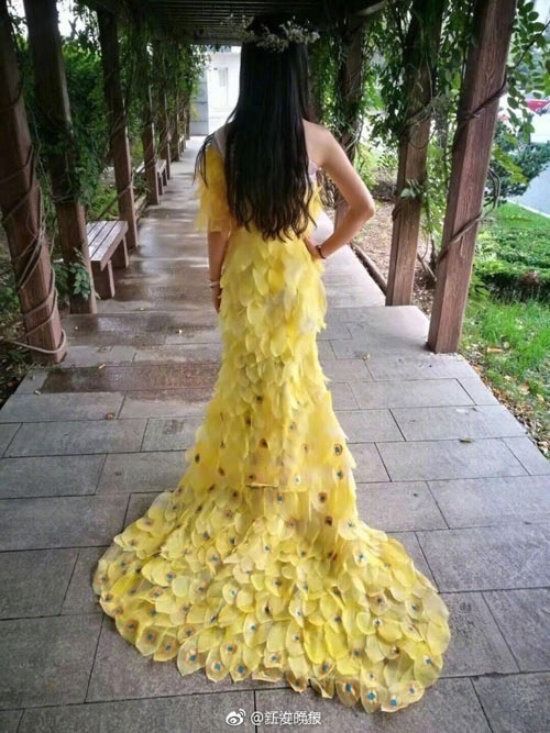 6000片树叶做出美裙 原来他们是这么做到的！