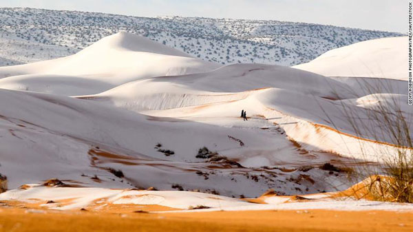 “全球最热”的撒哈拉沙漠下雪了，积雪厚度近半米
