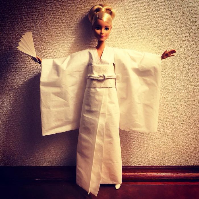 用卫生纸给芭比娃娃做的婚纱 你最喜欢哪一件？（组图）