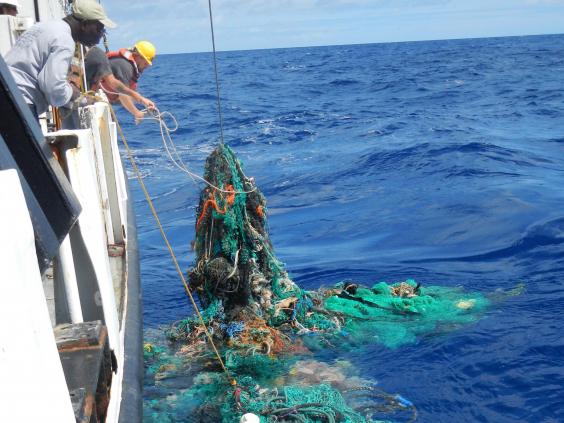 世界首台海洋塑料清理机将启用 尝试处理太平洋垃圾带碎片
