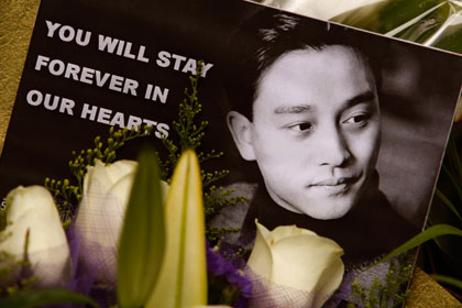 Fans pay tribute to late pop star Leslie Cheung