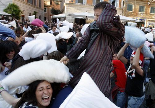 Hundreds fight with pillows