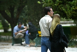伊朗：单身员工遭“逼婚”不结婚就开除