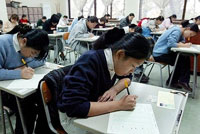 韩国首尔：公务员考试“挤破头”