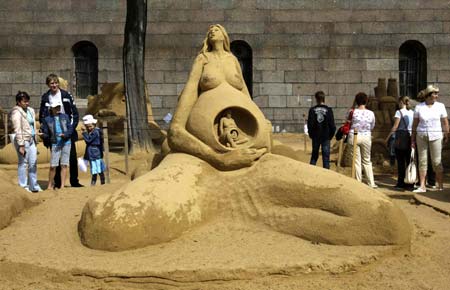 Int'l sand sculpture festival in St.Petersburg