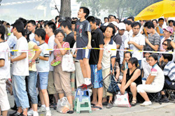 民众提前45小时排队买奥运门票