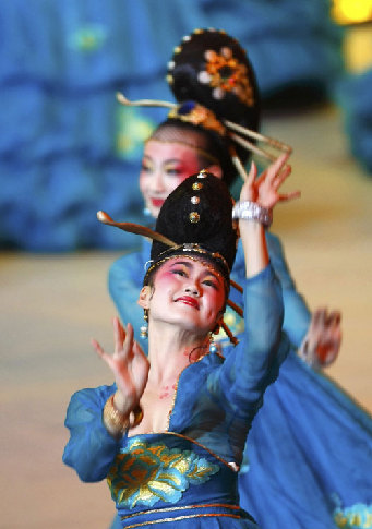 Female dancers in traditional Chinese constumes at the opening