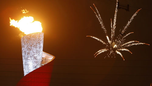 Li Ning lights up Olympic cauldron